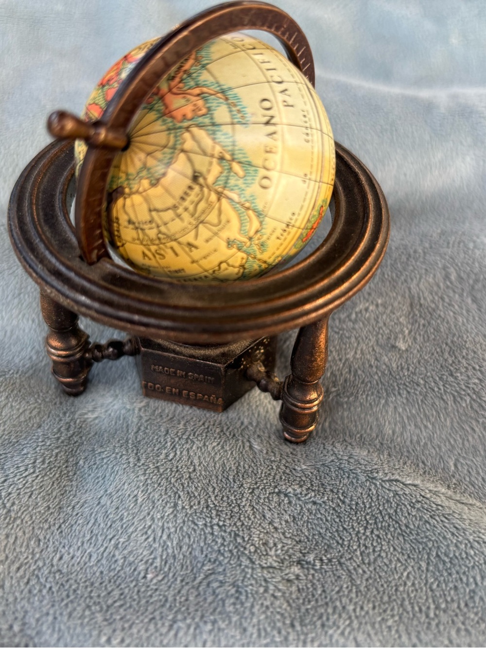 Vintage mini globe pencil sharpener trinket